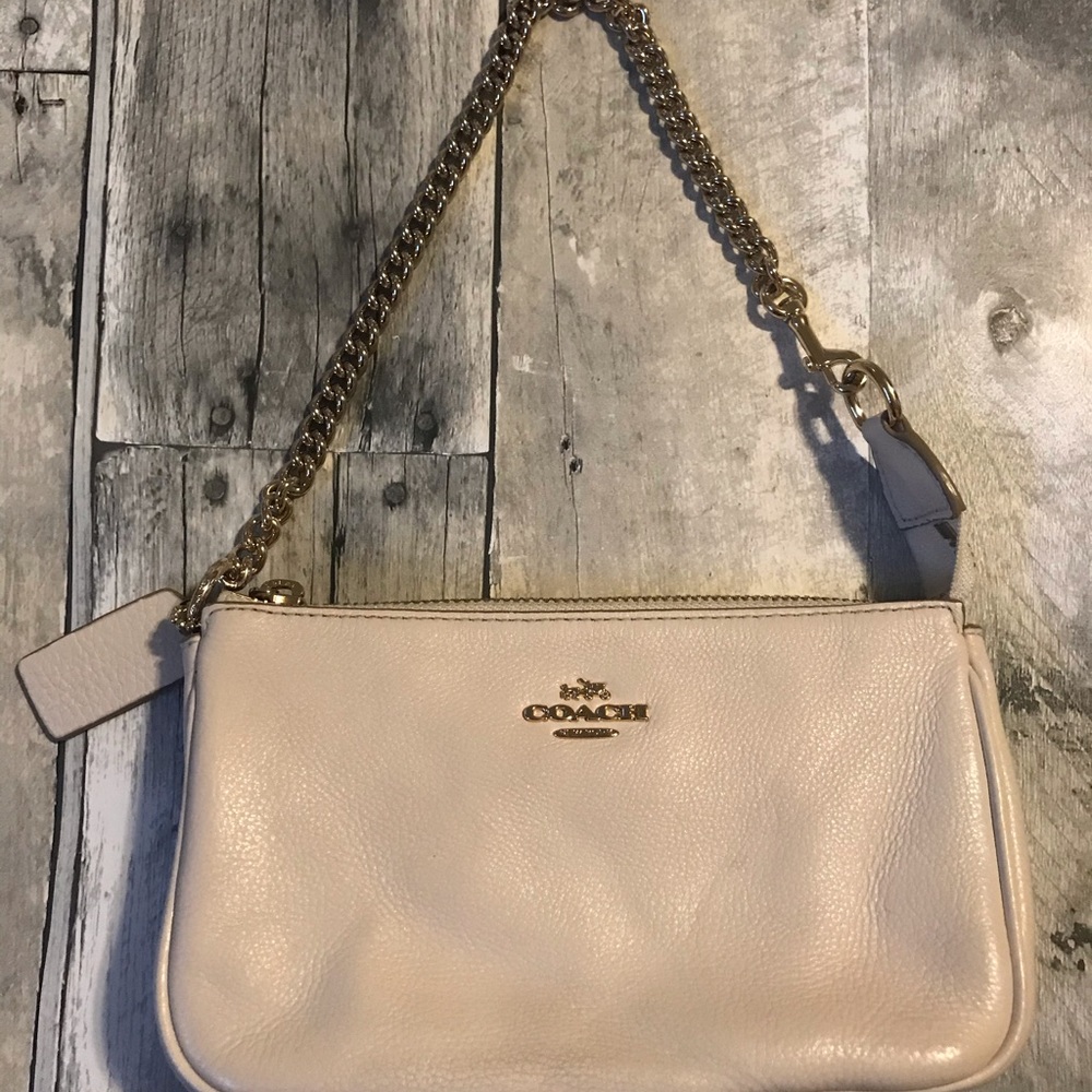 ❤️ Coach Champagne Clutch Chain Handle Purse